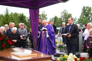 Czy konsul w Sztokholmie Grzegorz Jagielski pomoże zakończyć niemal 3-letni dramat Polki? Kobieta nie wie czy przywieziono ze Szwecji w trumnie jej zmarłego męża Roberta Marcinkowskiego czy kogoś innego?!