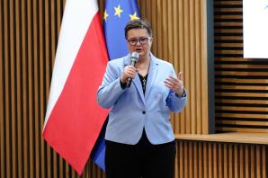 O podwyżkach dla nauczycieli, wzroście subwencji oświatowej oraz zmianach w podstawie programowej i likwidacji prac domowych Katarzyna Lubnauer w Kielcach