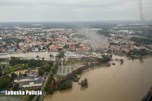 [VIDEO] Razem w walce z powodzią. Koordynacja działań w czasie kulminacji Odry. W akcji Mi-2