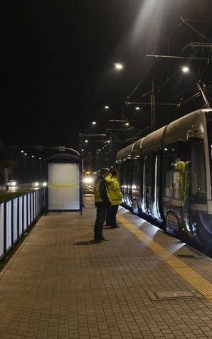 Bydgoszcz: Studentów z Turcji pobiło trzech napastników w tramwaju. Wyzywali: kur*a, wynoście się z naszej ziemi!