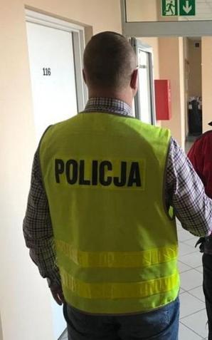Wyrzucił szczeniaki do lasu. Odpowie za znęcanie nad zwierzętami