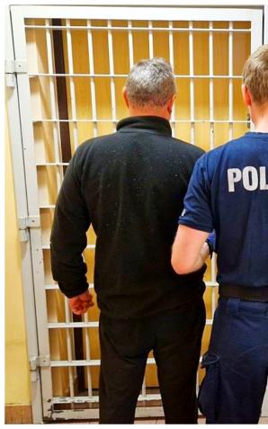 [VIDEO] Policjanci zlikwidowali dziuplę samochodową oraz odzyskali 4 mercedesy, kampera oraz elementy skradzionego porsche