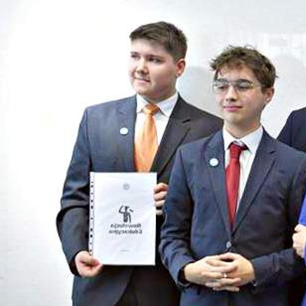 W budynku Sejmu odbył się zainicjowany przez Akcję Uczniowską pierwszy edukacyjny okrągły stół ZmieńMY edukację