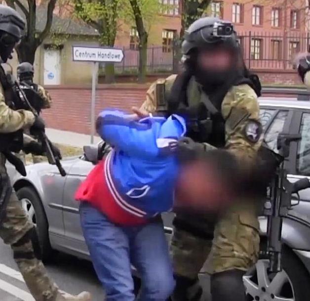 [VIDEO] Zgłaszali kolizje, których nie było – CBŚP rozbiło zorganizowaną grupę